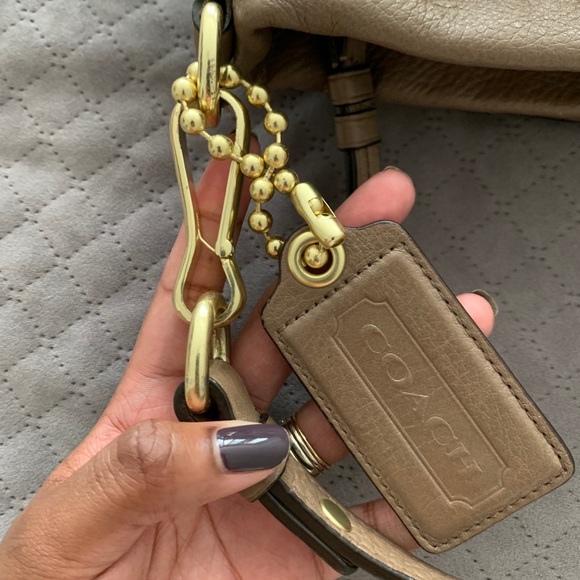 Tan Coach hobo bag - Picture 8 of 8